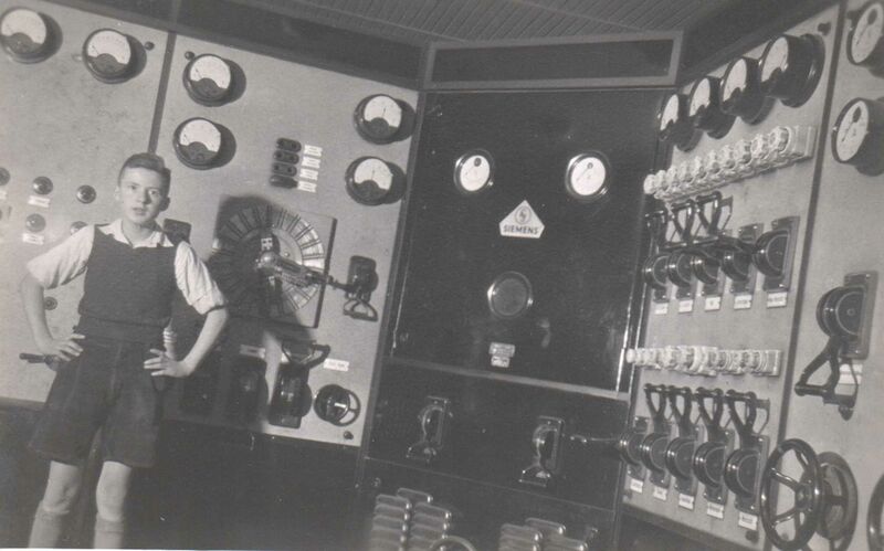 Datei:Stavenhagen Müller Schaltraum Zuckerfabrik.jpg
