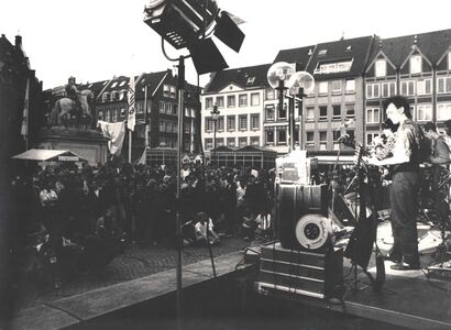 Musikaufführung vor dem Kino