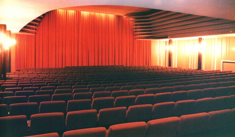 Datei:Universum Saal 03.jpg