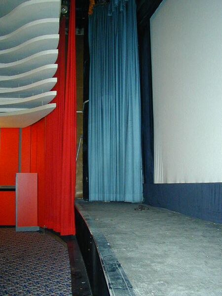 Datei:Universum2000-Buehne01.jpg