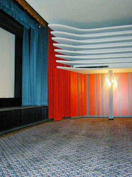 Datei:Universum2000-Buehne03.jpg