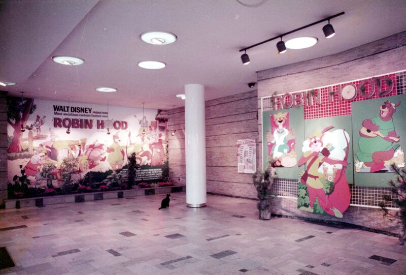 Datei:Universum Foyer 01.jpg